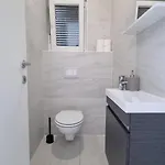 House Gavran Nyaraló *